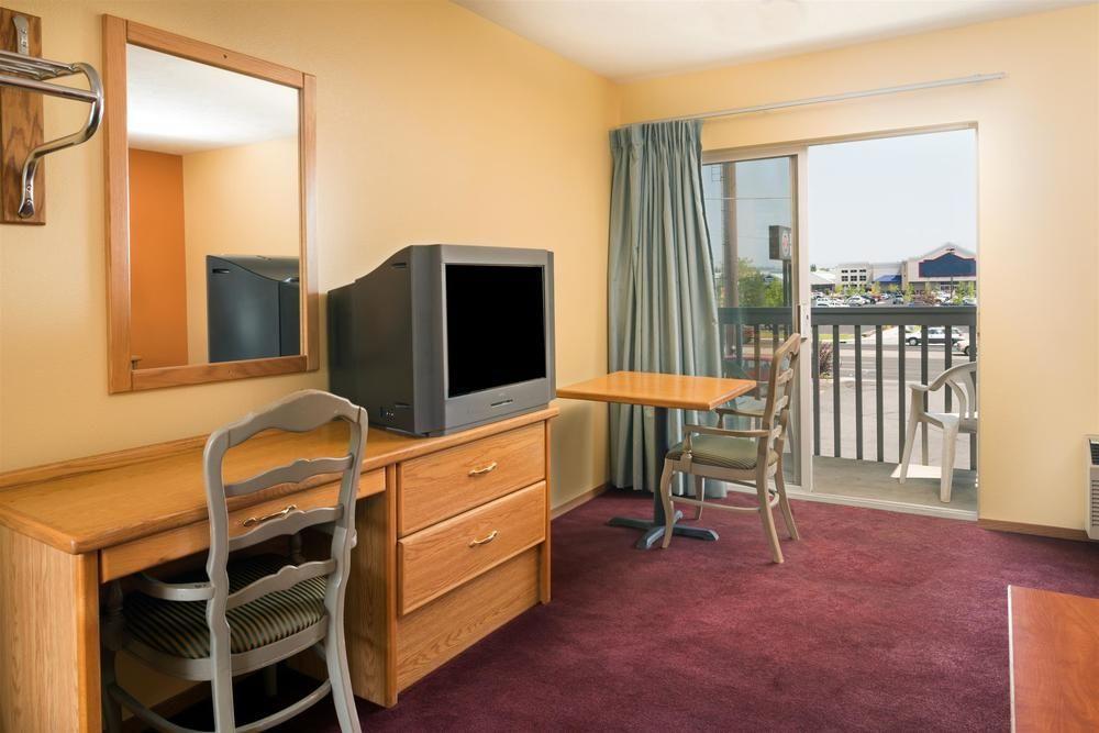 Howard Johnson By Wyndham Spokane Exterior foto